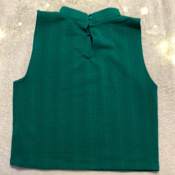 Emerald green crop turtleneck 🎉 - Picture 3 of 4